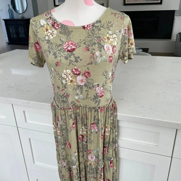 Papillon SS Rayon Spandex Floral Dress w Tiered Design Sage Green Grey Sz S NWT - Picture 13 of 13